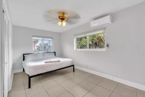Bedroom - 2812 NE 27th St, Lighthouse Point, FL 33064 photo 5 of 6