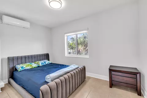 Bedroom - 2812 NE 27th St, Lighthouse Point, FL 33064 photo 3 of 6