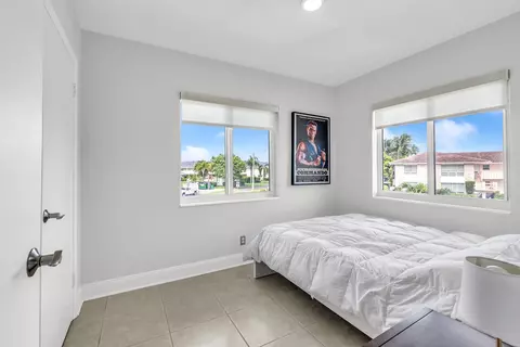 Bedroom - 2812 NE 27th St, Lighthouse Point, FL 33064 photo 4 of 6