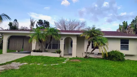 884 SE Solaz Ave, Port Saint Lucie, FL 34983