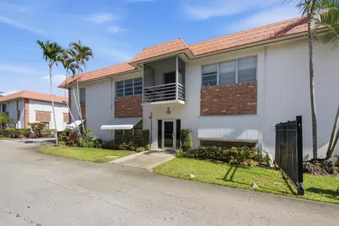 3550 NW 8th Ave #812, Pompano Beach, FL 33064