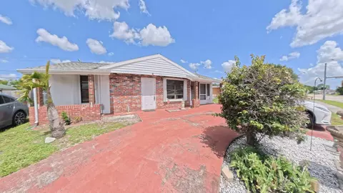 372 NW Airoso Blvd, Port Saint Lucie, FL 34983