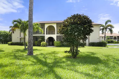 317 Knotty Pine Cir #D-2, Greenacres, FL 33463