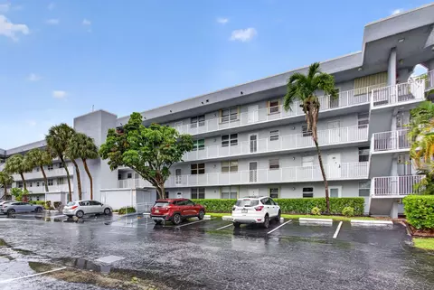 118 Royal Pk Dr #1F, Oakland Park, FL 33309