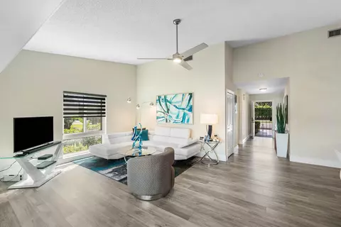 732 Lago Rd, Delray Beach, FL 33445