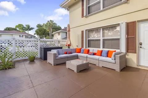 18 Amherst Ct #D, Royal Palm Beach, FL 33411