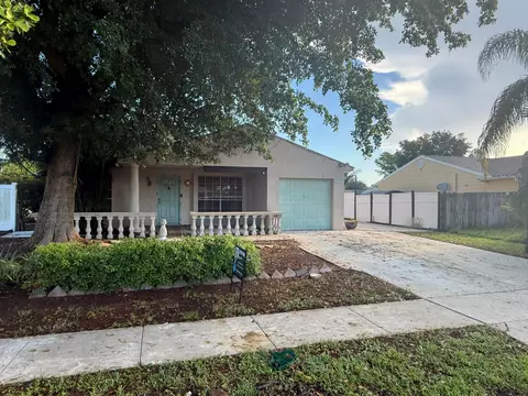 10685 Bobbie Ln, Royal Palm Beach, FL 33411