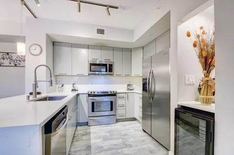 720 S Sapodilla Ave #208, West Palm Beach, FL 33401