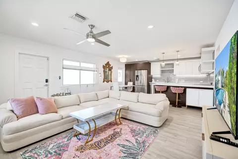 2050 NE 39th St #101, Fort Lauderdale, FL 33308