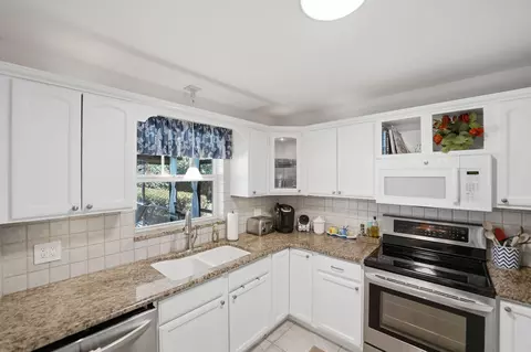 Kitchen - 1252 SE Madison Ave, Stuart, FL 34996 photo 3 of 5