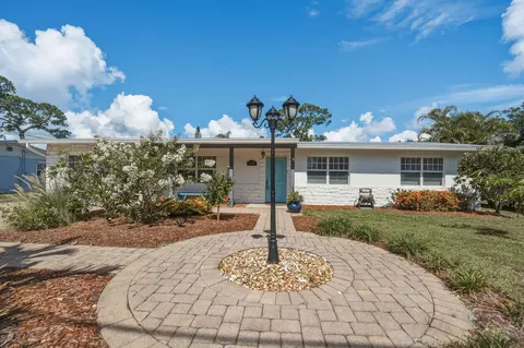 Exterior - 1252 SE Madison Ave, Stuart, FL 34996 photo 11 of 17