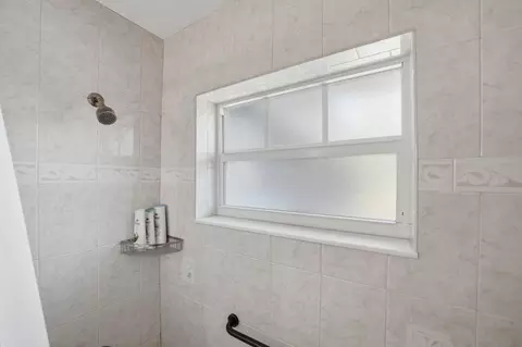 Bath - 1252 SE Madison Ave, Stuart, FL 34996 photo 5 of 6