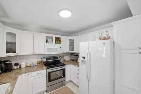 Kitchen - 1252 SE Madison Ave, Stuart, FL 34996 photo 4 of 5