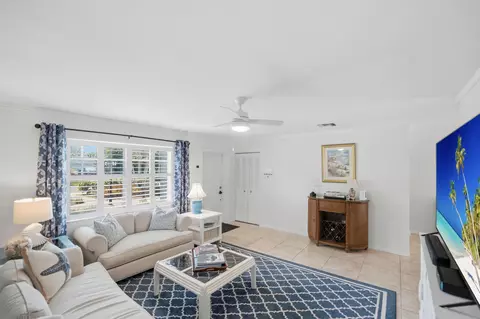 Living - 1252 SE Madison Ave, Stuart, FL 34996 photo 2 of 3