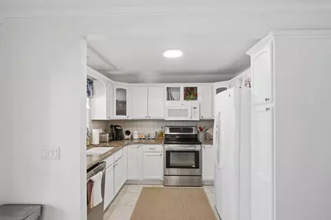 Kitchen - 1252 SE Madison Ave, Stuart, FL 34996 photo 5 of 5
