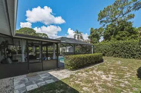 Exterior - 1252 SE Madison Ave, Stuart, FL 34996 photo 7 of 17