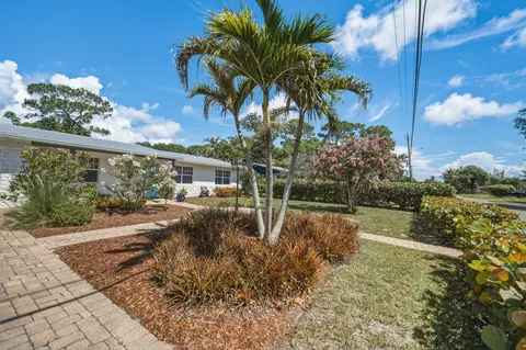 Exterior - 1252 SE Madison Ave, Stuart, FL 34996 photo 6 of 17