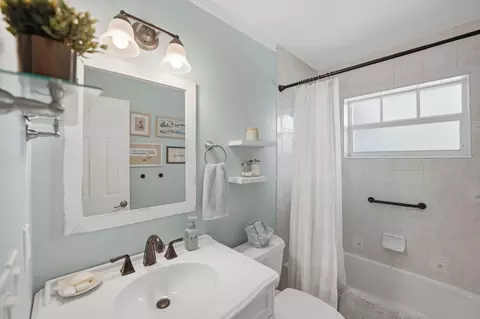 Bath - 1252 SE Madison Ave, Stuart, FL 34996 photo 6 of 6