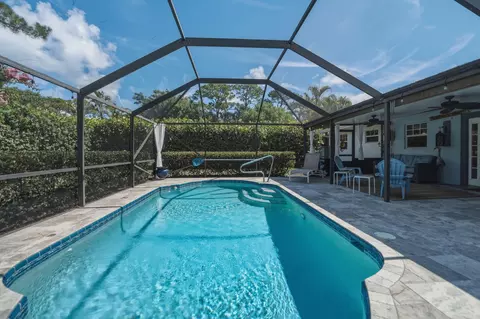 Exterior - 1252 SE Madison Ave, Stuart, FL 34996 photo 12 of 17