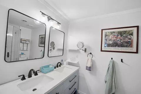 Bath - 1252 SE Madison Ave, Stuart, FL 34996 photo 2 of 6