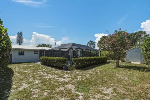 Exterior - 1252 SE Madison Ave, Stuart, FL 34996 photo 9 of 17