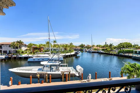 View/Area - 2320 NE 34th Ct, Lighthouse Point, FL 33064 photo 3 of 4