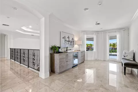 Entry Way - 2320 NE 34th Ct, Lighthouse Point, FL 33064 photo 3 of 4