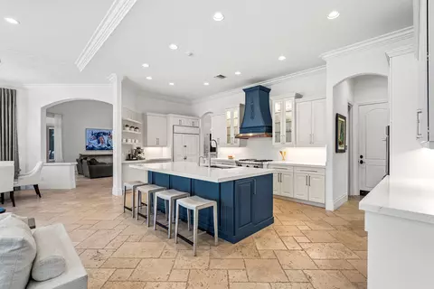 Kitchen - 2320 NE 34th Ct, Lighthouse Point, FL 33064 photo 4 of 7