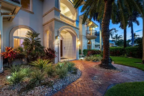 Exterior - 2320 NE 34th Ct, Lighthouse Point, FL 33064 photo 2 of 14