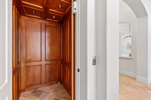 Entry Way - 2320 NE 34th Ct, Lighthouse Point, FL 33064 photo 2 of 4