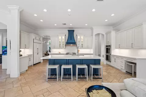 Kitchen - 2320 NE 34th Ct, Lighthouse Point, FL 33064 photo 1 of 7