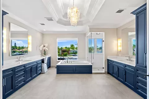 Bath - 2320 NE 34th Ct, Lighthouse Point, FL 33064 photo 3 of 6