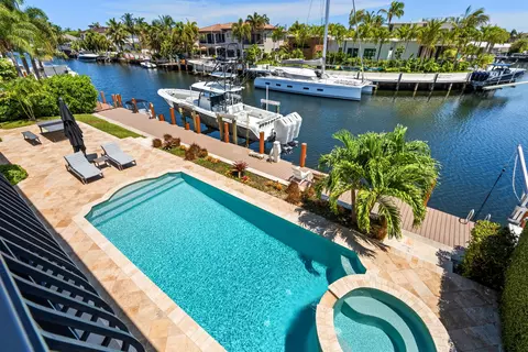 Exterior - 2320 NE 34th Ct, Lighthouse Point, FL 33064 photo 6 of 14