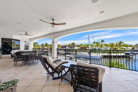 Exterior - 2320 NE 34th Ct, Lighthouse Point, FL 33064 photo 5 of 14
