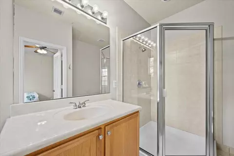 Bath - 335 E Thatch Palm Cir #104, Jupiter, FL 33458 photo 1 of 3