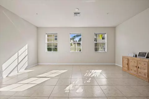 Living - 335 E Thatch Palm Cir #104, Jupiter, FL 33458 photo 3 of 3