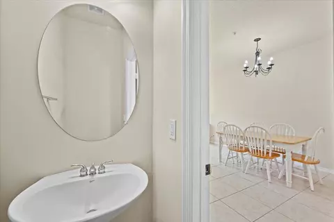 Dining - 335 E Thatch Palm Cir #104, Jupiter, FL 33458 photo 2 of 2