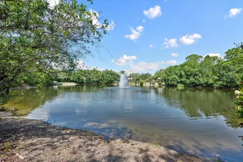 View/Area - 335 E Thatch Palm Cir #104, Jupiter, FL 33458 photo 5 of 11