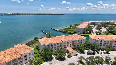 21 Harbour Isle Dr W #PH02, Fort Pierce, FL 34949