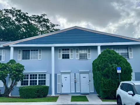 8028 SW 17th Pl, Davie, FL 33324
