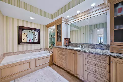 Bath - 19750 S Beach Rd #6050, Jupiter, FL 33469 photo 1 of 6