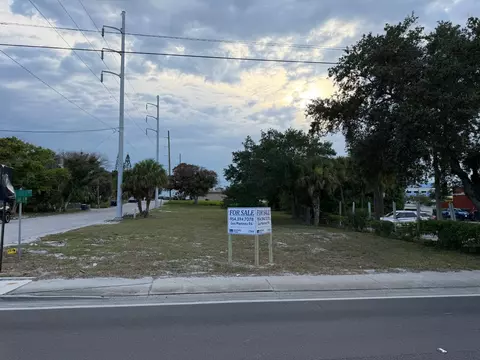 408 Avenue E, Fort Pierce, FL 34950