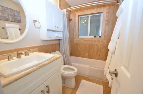 Bath - 2060 Coco Palm Pl, Pompano Beach, FL 33062 photo 2 of 2