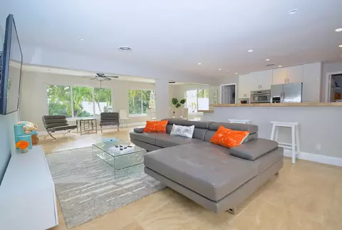 Living - 2060 Coco Palm Pl, Pompano Beach, FL 33062 photo 1 of 4