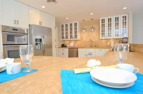 Kitchen - 2060 Coco Palm Pl, Pompano Beach, FL 33062 photo 4 of 4