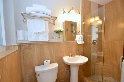 Bath - 2060 Coco Palm Pl, Pompano Beach, FL 33062 photo 1 of 2