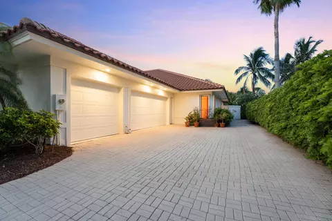 Exterior - 6841 SE Harbor Cir, Stuart, FL 34996 photo 4 of 18