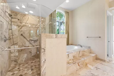 Bath - 6841 SE Harbor Cir, Stuart, FL 34996 photo 4 of 9