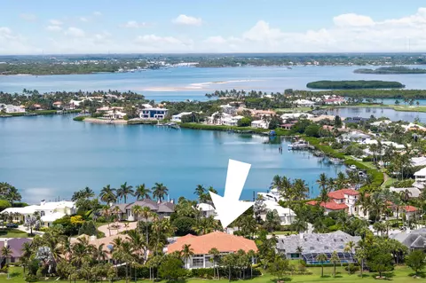 View/Area - 6841 SE Harbor Cir, Stuart, FL 34996 photo 4 of 13