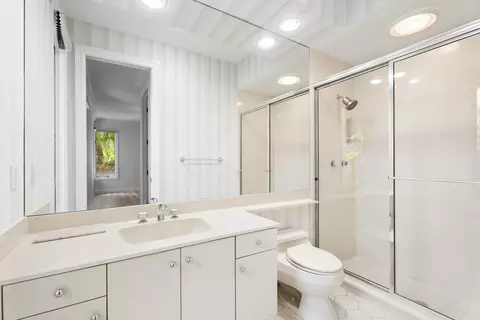 Bath - 6841 SE Harbor Cir, Stuart, FL 34996 photo 6 of 9